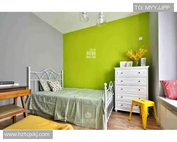 卧室墙面装饰足球明星挂画让你的空间充满运动气息与激情活力